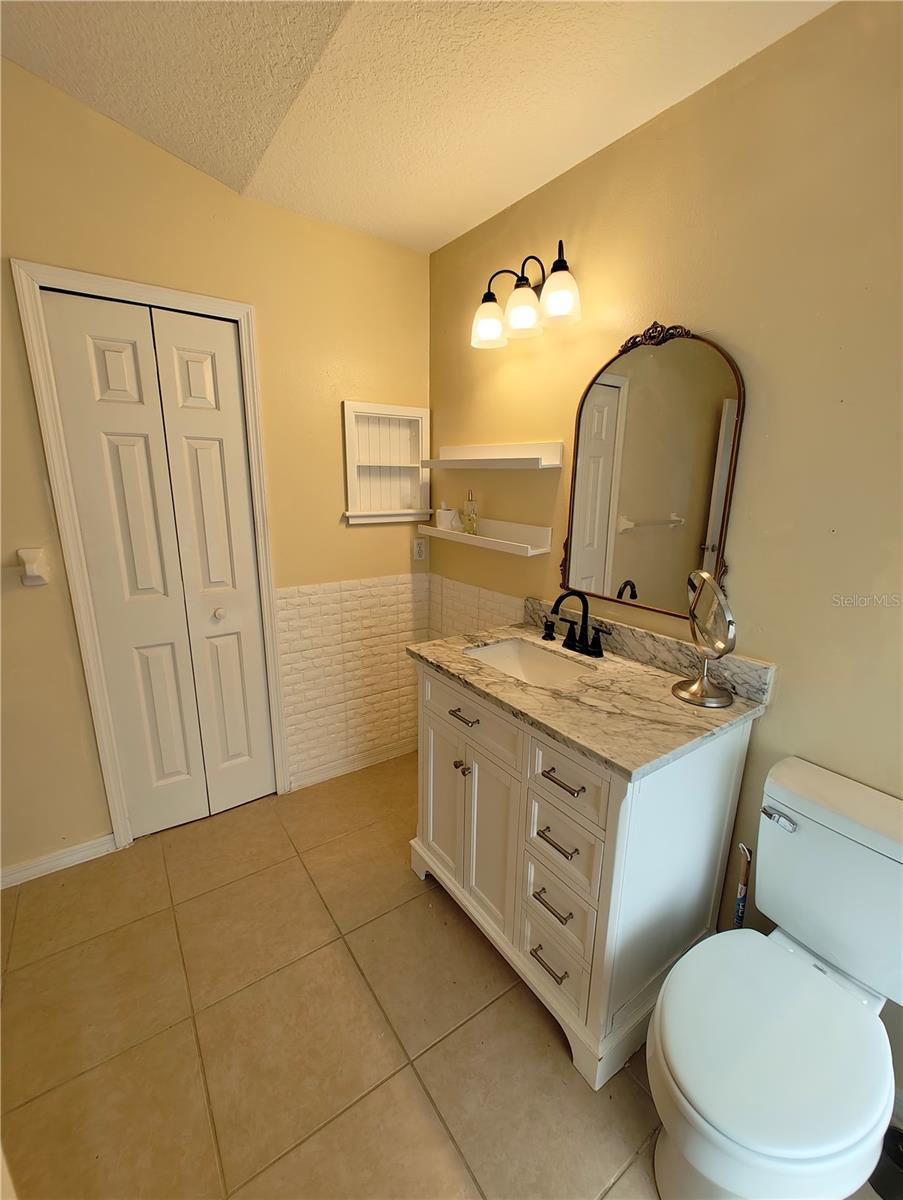Image 19 of 39 For 32645 Red Oak Drive