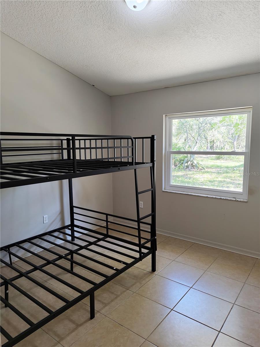 Image 21 of 39 For 32645 Red Oak Drive