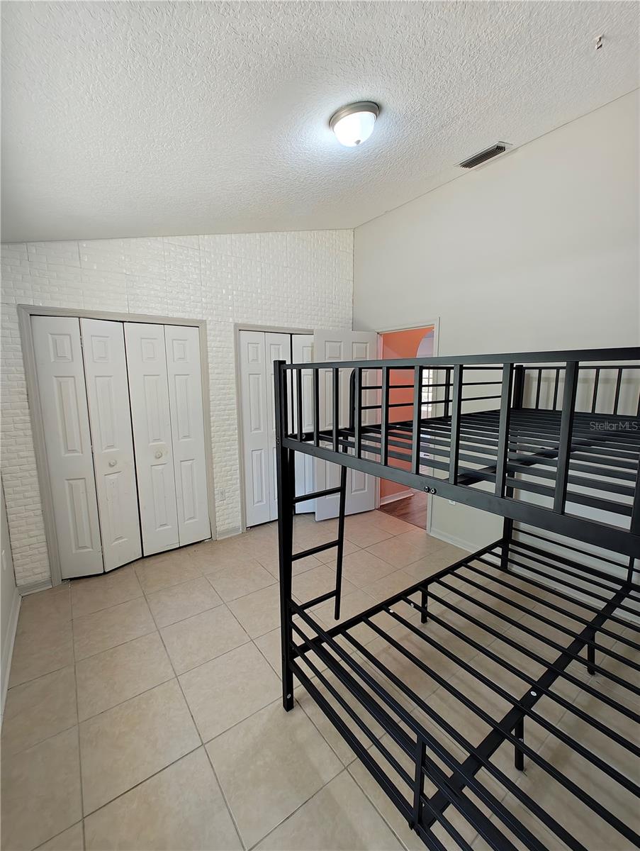Image 22 of 39 For 32645 Red Oak Drive