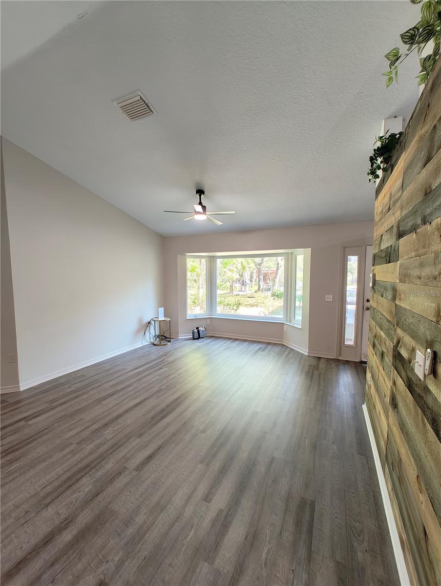 Image 25 of 39 For 32645 Red Oak Drive