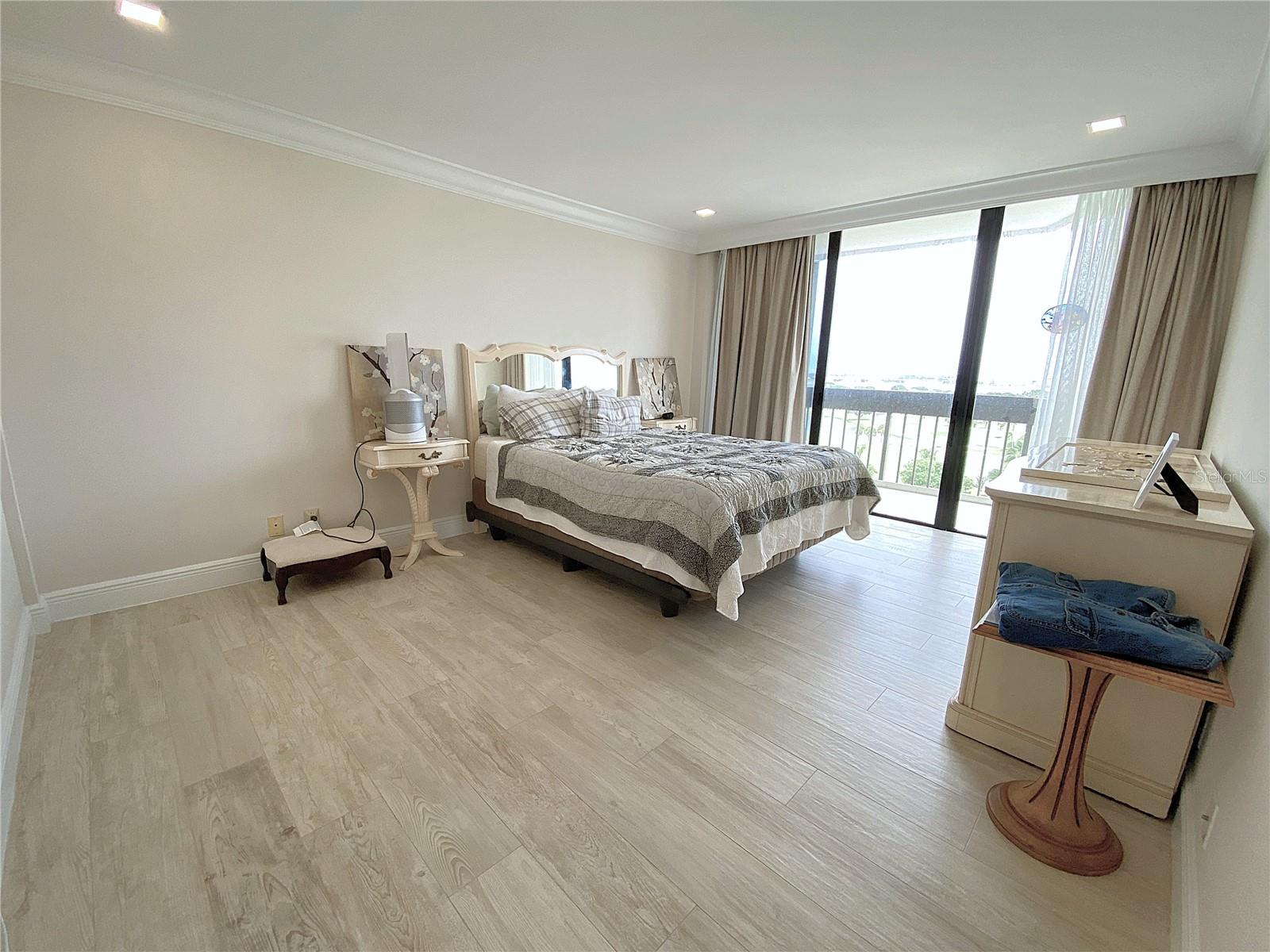 Image 14 of 58 For 2400 Presidential Way 1104