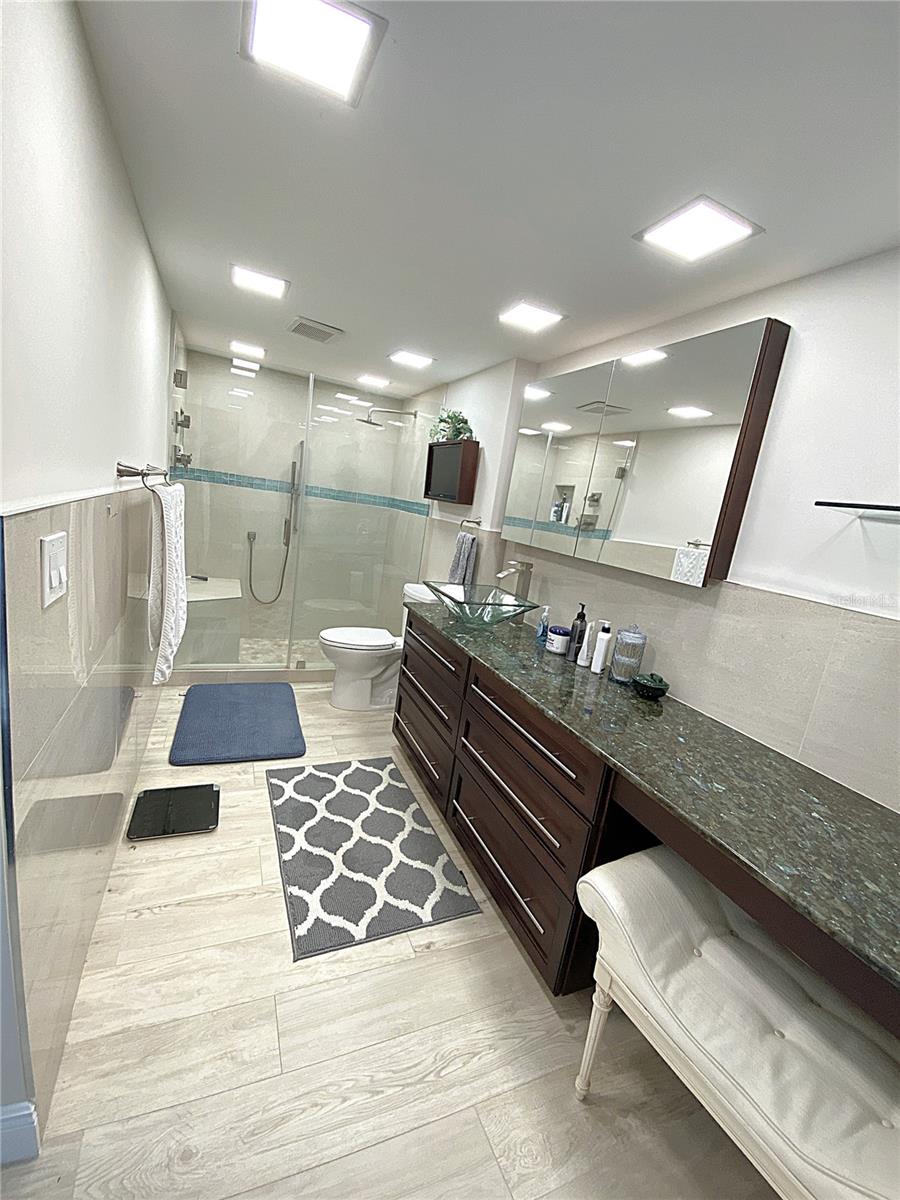 Image 17 of 58 For 2400 Presidential Way 1104