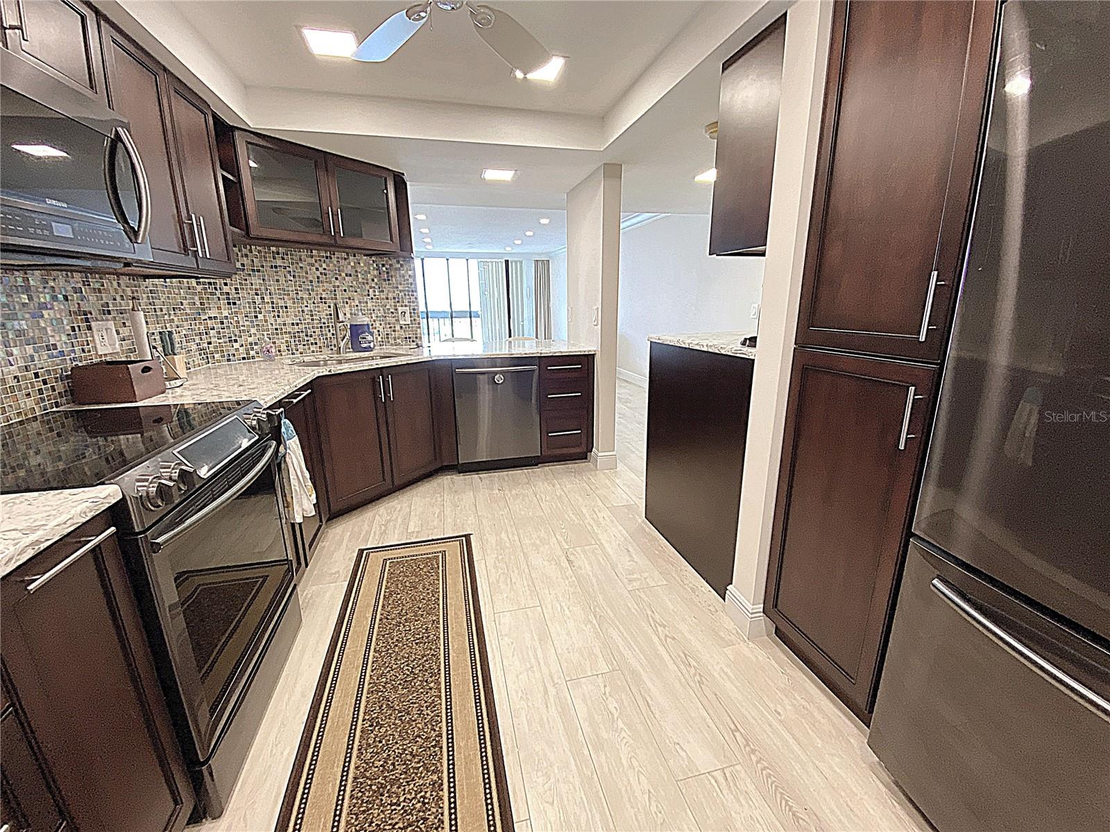 Image 7 of 58 For 2400 Presidential Way 1104