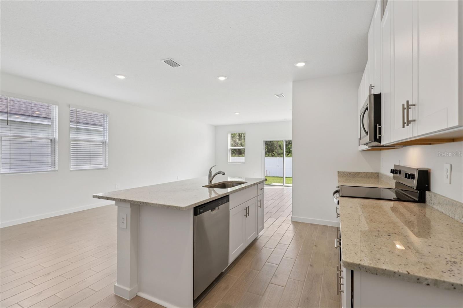 Image 10 of 40 For 33 Derbyshire Drive