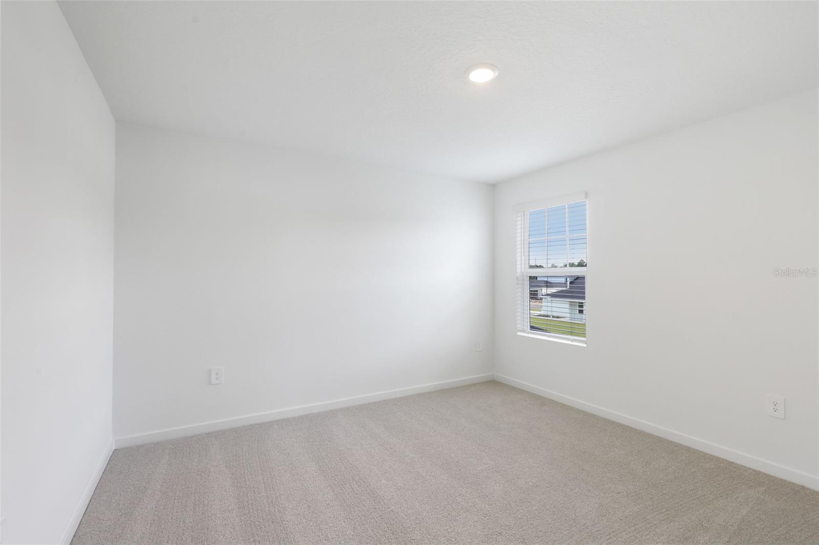 Image 13 of 40 For 33 Derbyshire Drive