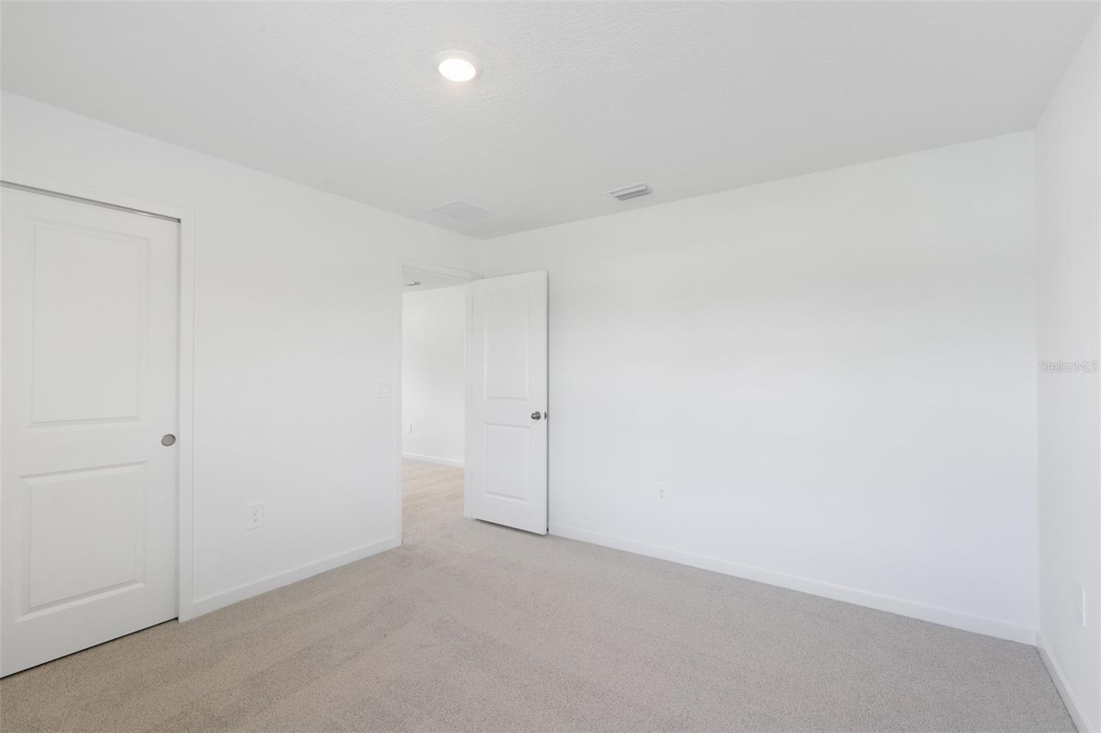 Image 14 of 40 For 33 Derbyshire Drive