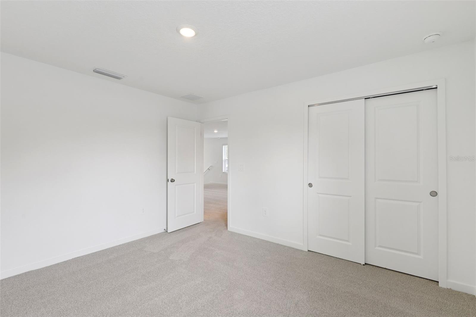 Image 16 of 40 For 33 Derbyshire Drive