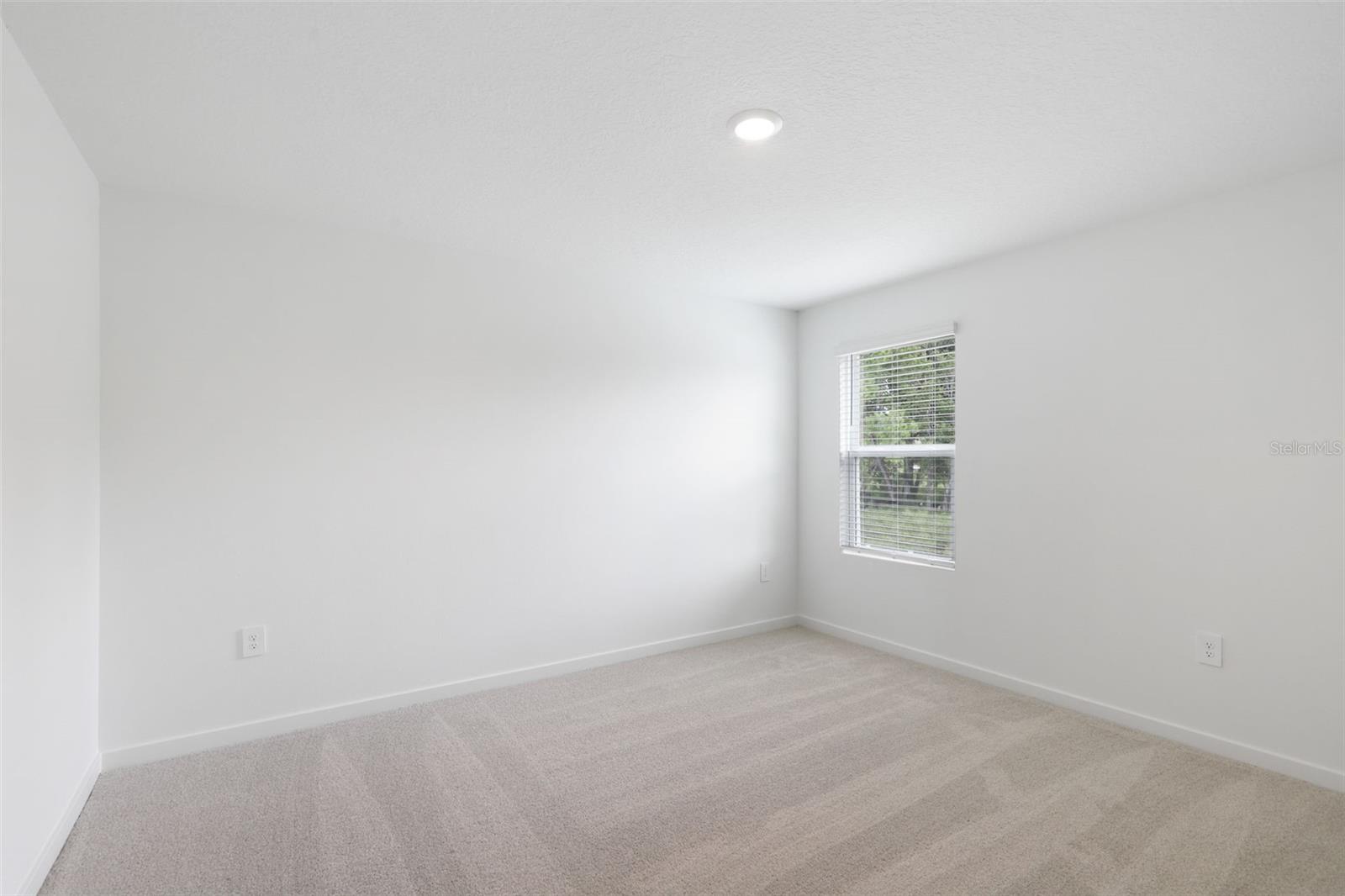 Image 17 of 40 For 33 Derbyshire Drive