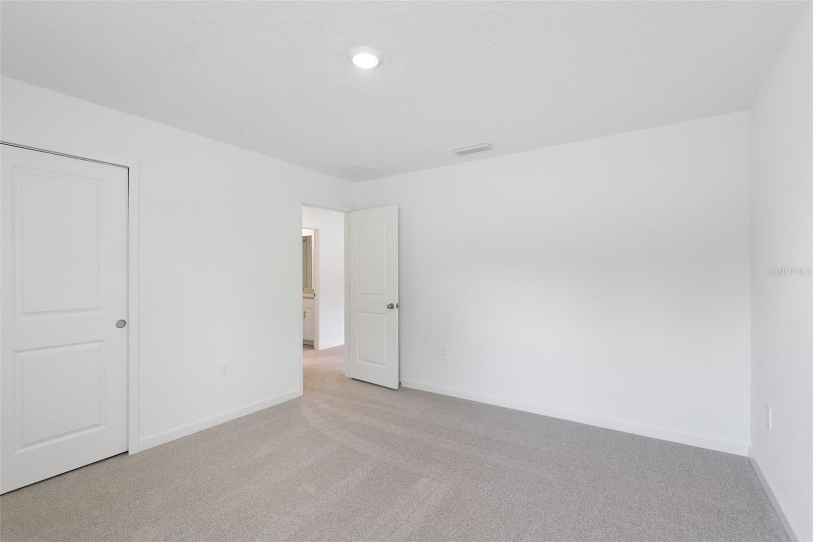 Image 18 of 40 For 33 Derbyshire Drive