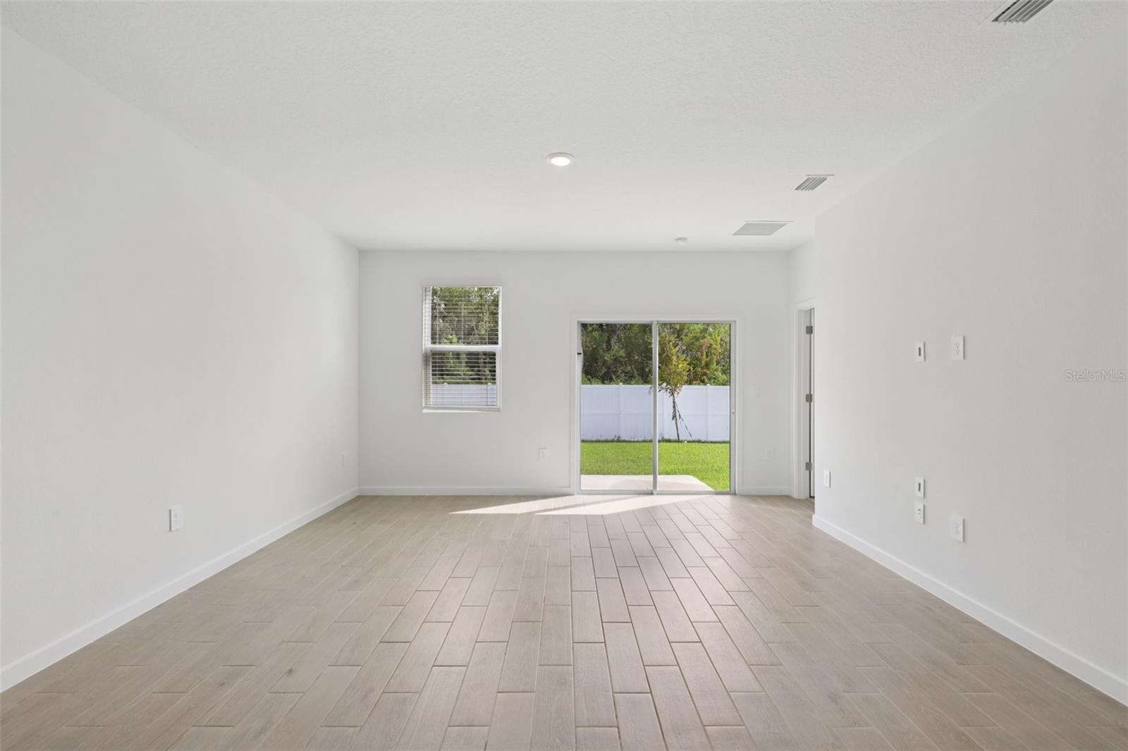 Image 22 of 40 For 33 Derbyshire Drive