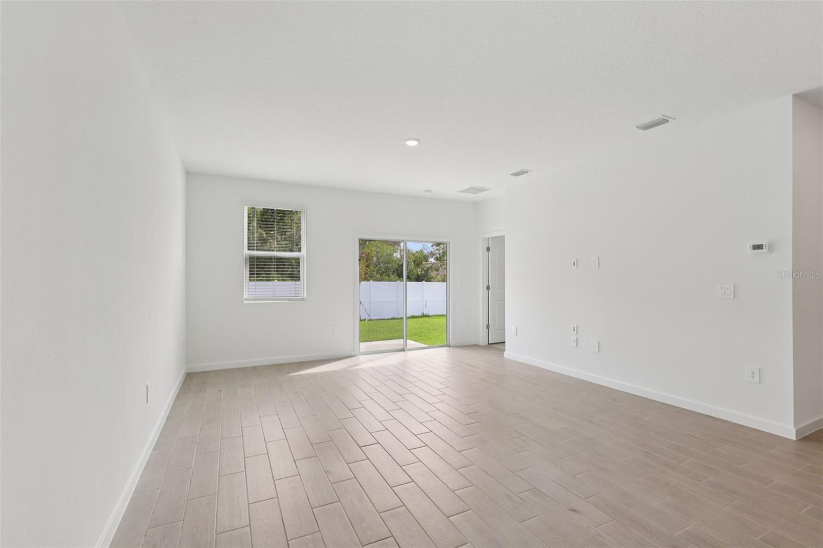 Image 23 of 40 For 33 Derbyshire Drive