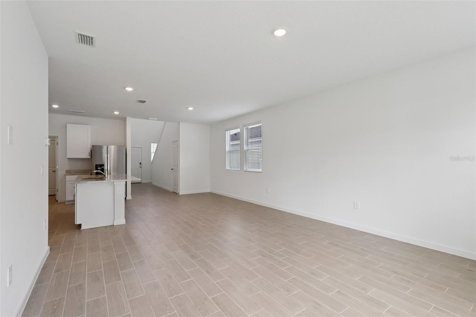 Image 25 of 40 For 33 Derbyshire Drive