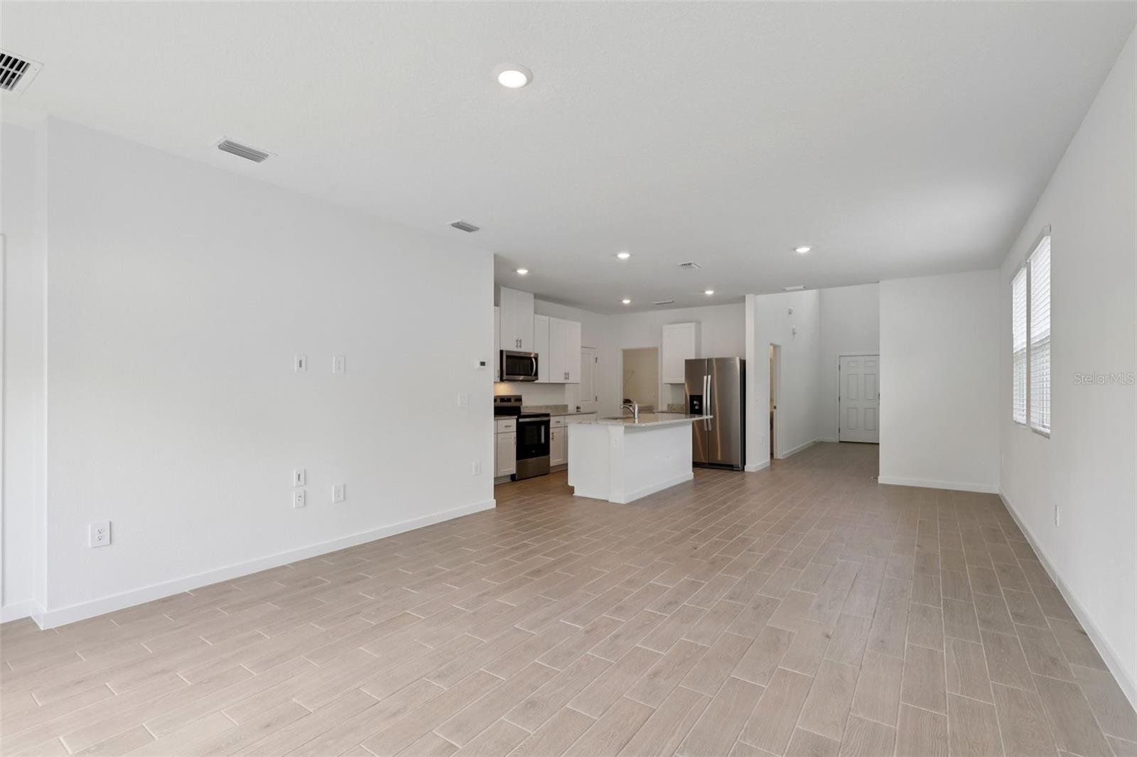 Image 26 of 40 For 33 Derbyshire Drive