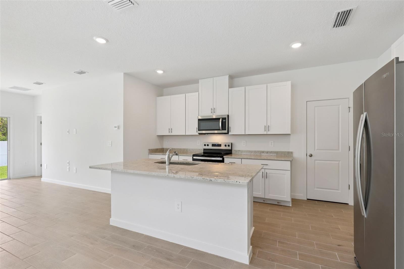 Image 27 of 40 For 33 Derbyshire Drive