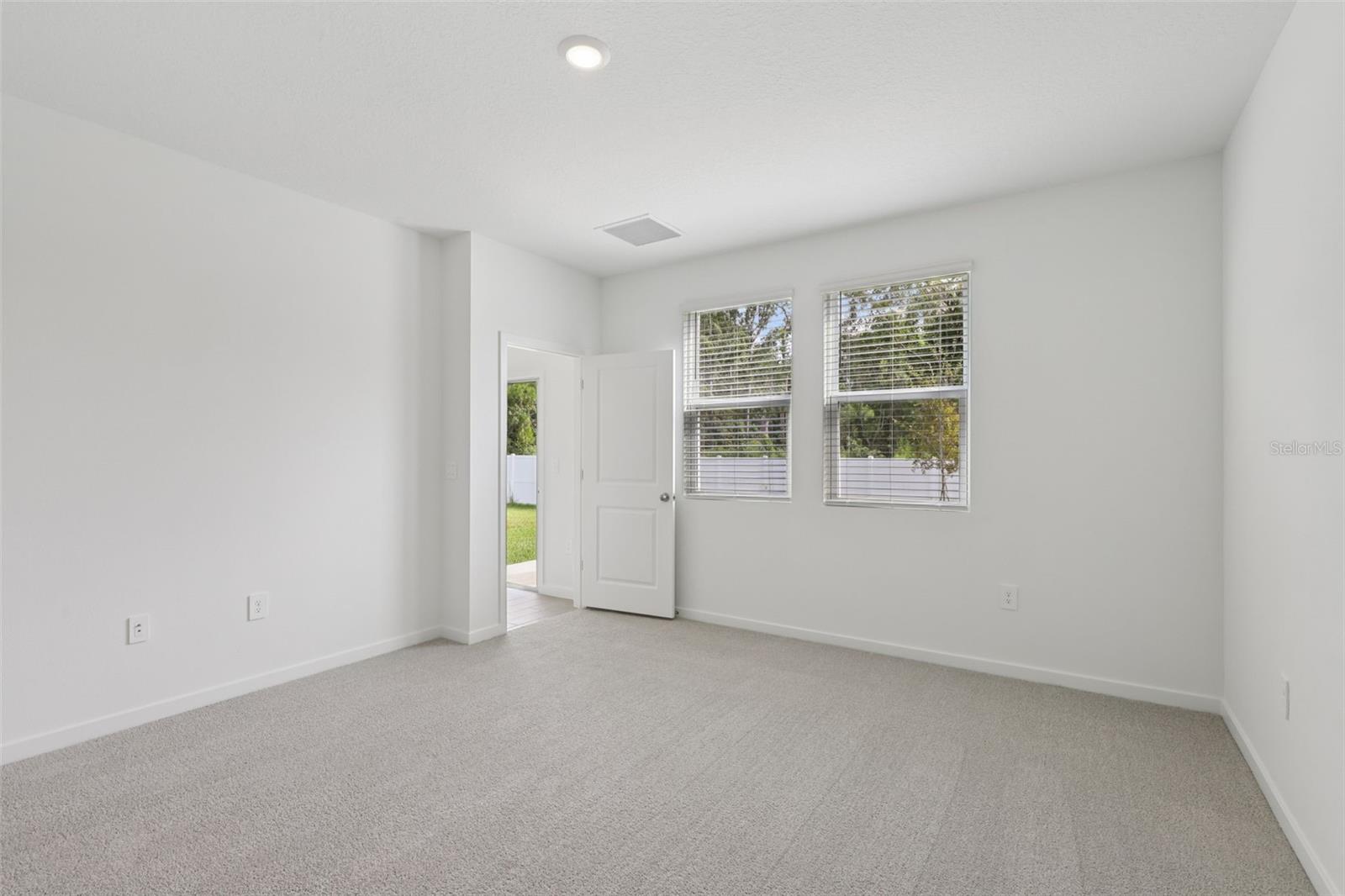 Image 34 of 40 For 33 Derbyshire Drive