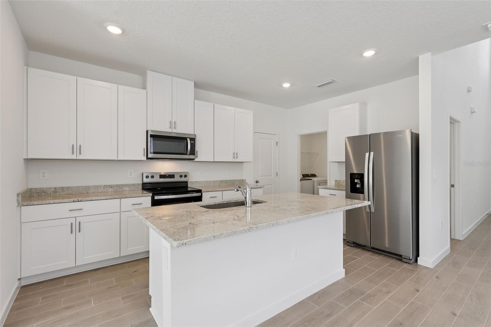 Image 8 of 40 For 33 Derbyshire Drive