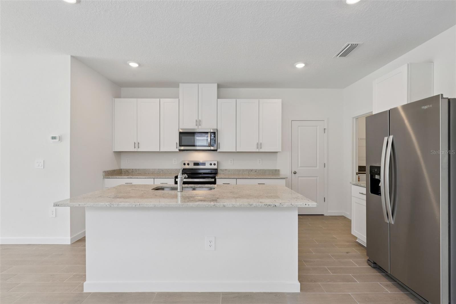 Image 9 of 40 For 33 Derbyshire Drive