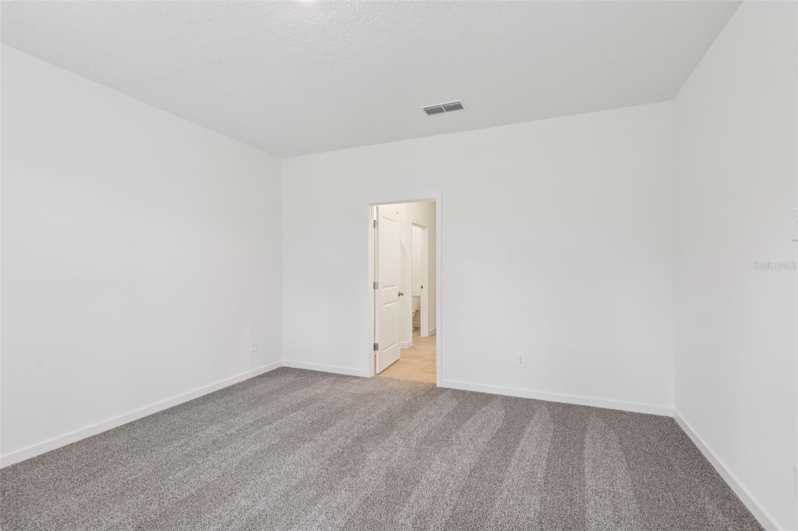 Image 24 of 45 For 38 Derbyshire Drive