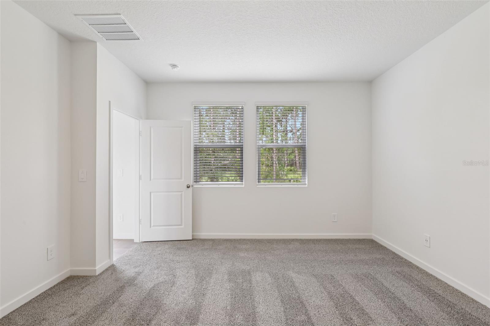 Image 26 of 45 For 38 Derbyshire Drive