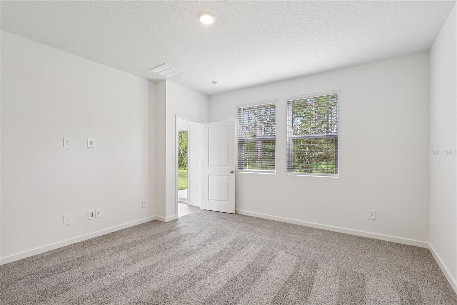 Image 27 of 45 For 38 Derbyshire Drive