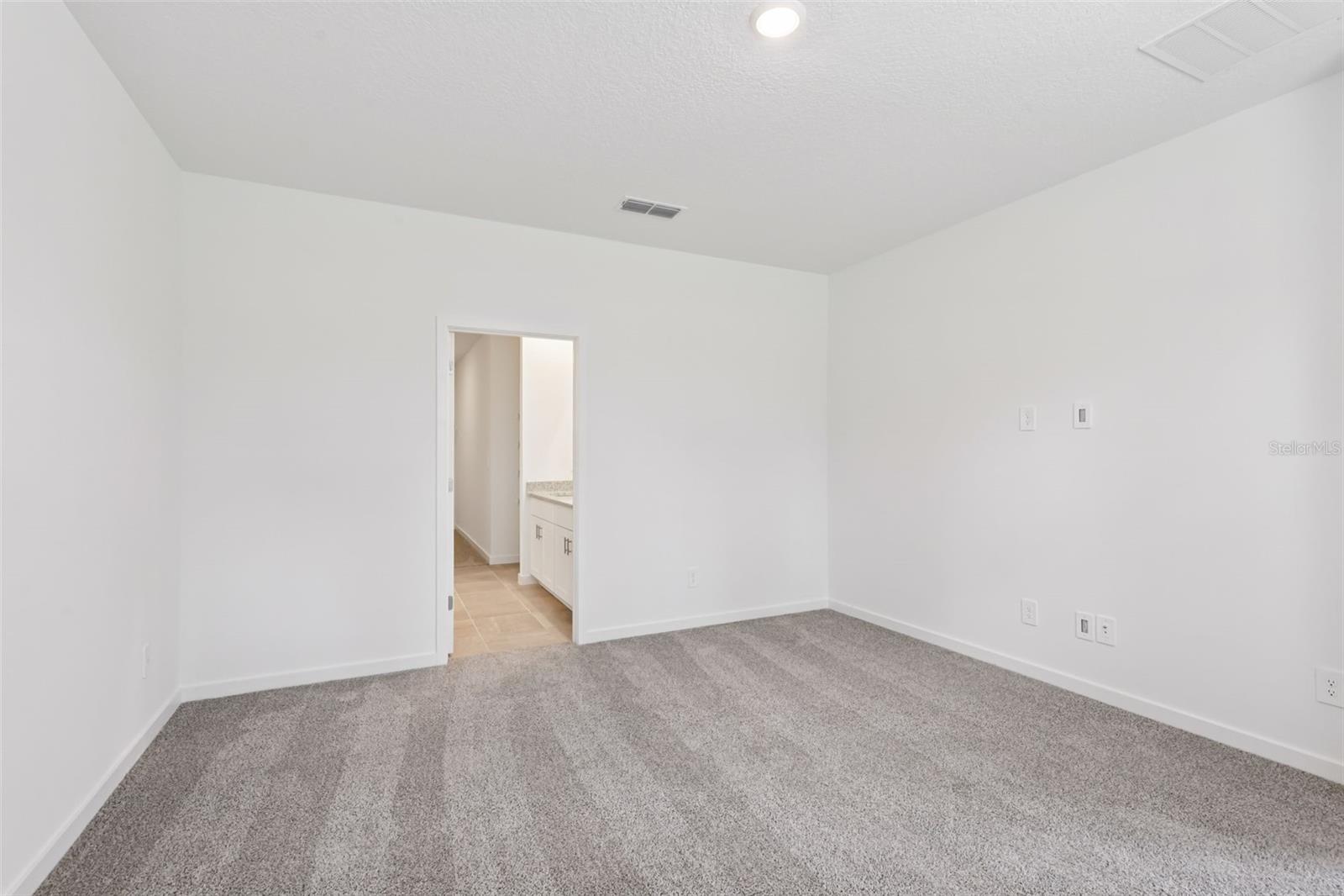 Image 28 of 45 For 38 Derbyshire Drive