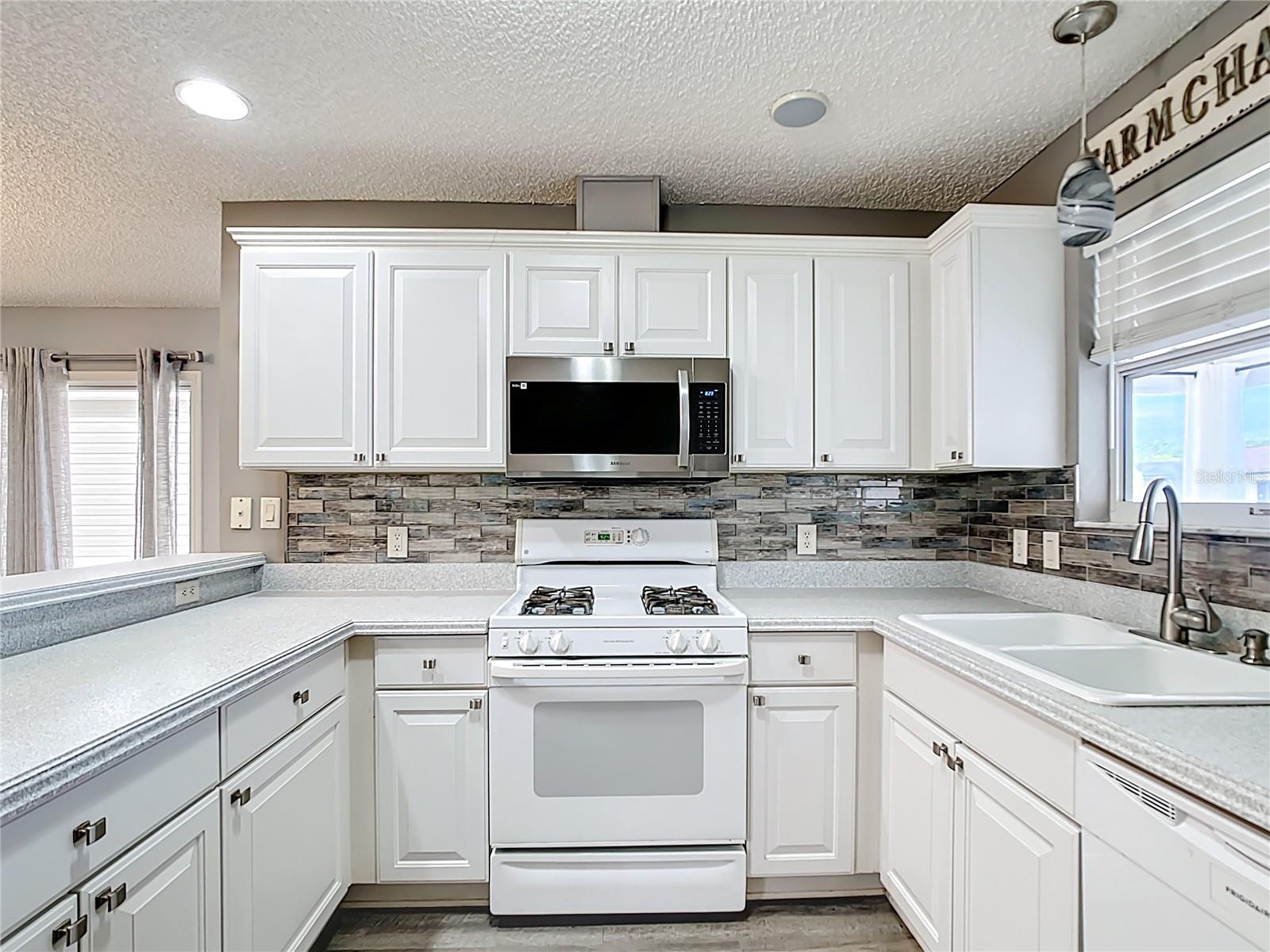 Image 6 of 33 For 9376 175th Pompion Street