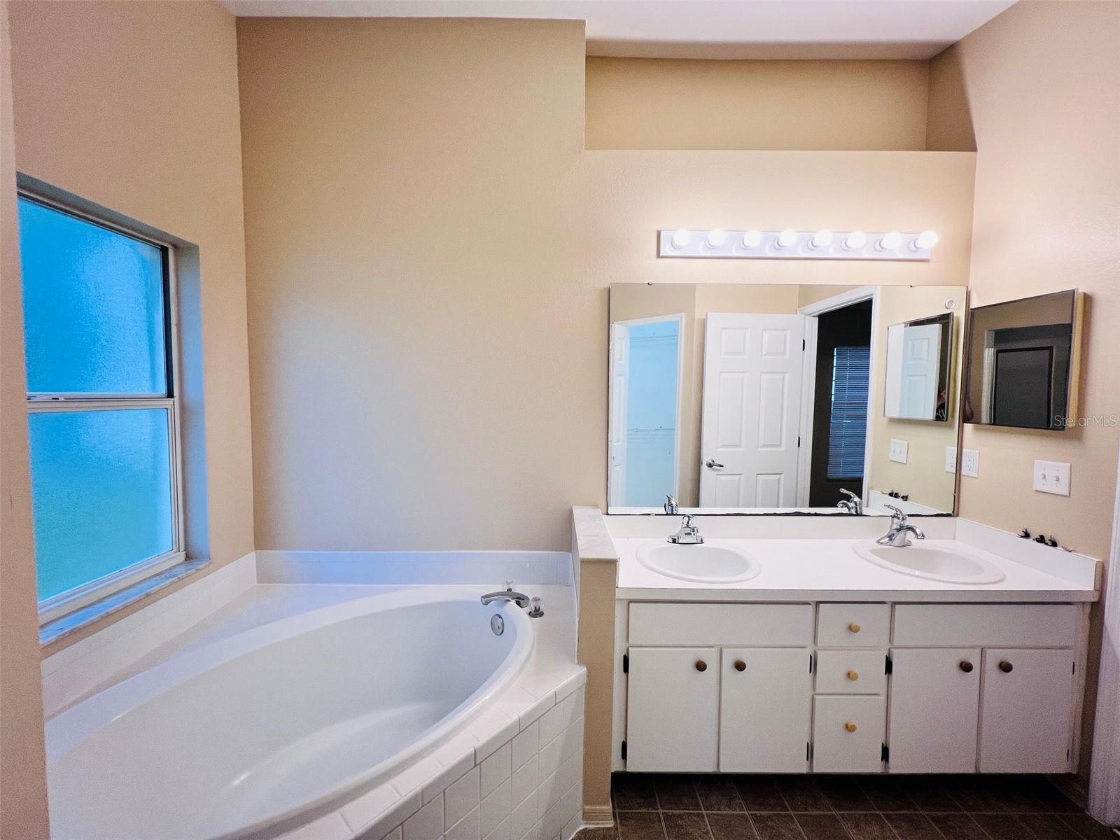 Image 13 of 21 For 7982 Sagebrush Place