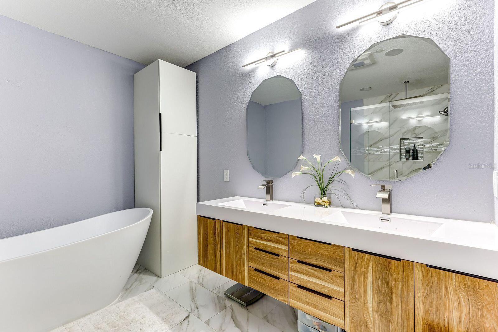 Image 15 of 22 For 740 Naples Drive