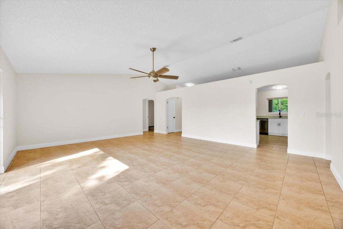 Image 11 of 40 For 910 Amy Ridge Court
