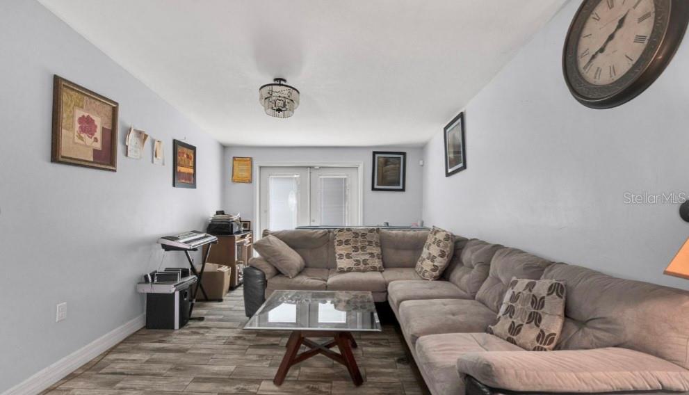 Image 11 of 30 For 4051 Crofford Avenue