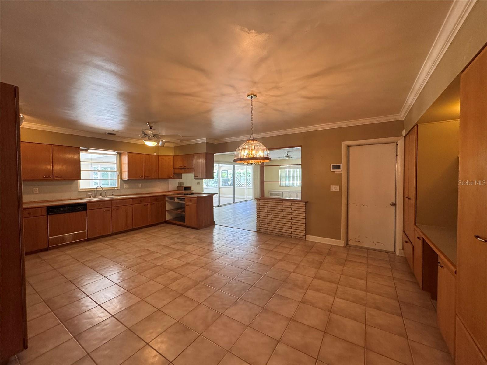 Image 15 of 70 For 5627 Oakland Drive