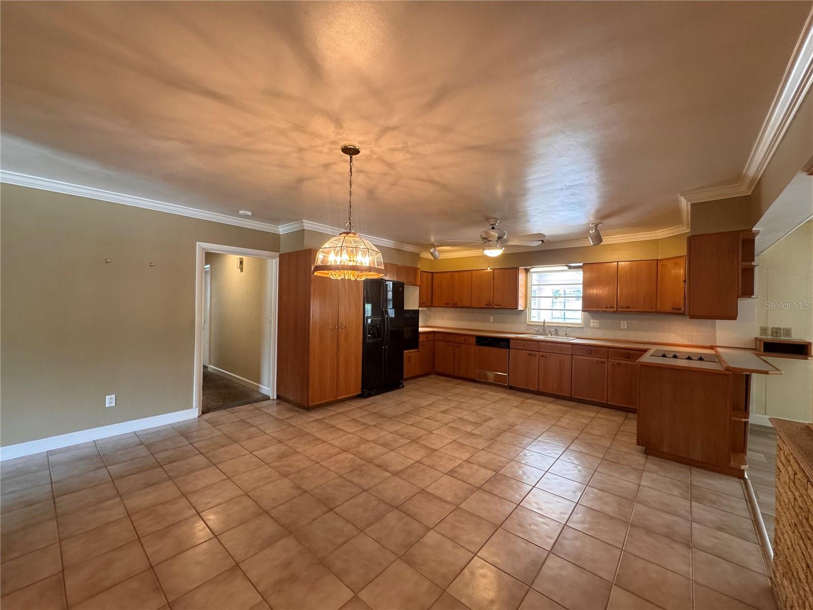 Image 16 of 70 For 5627 Oakland Drive