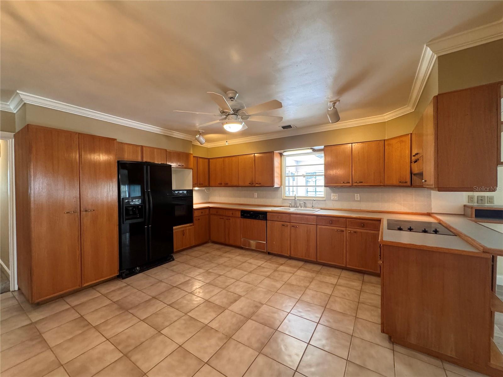 Image 20 of 70 For 5627 Oakland Drive