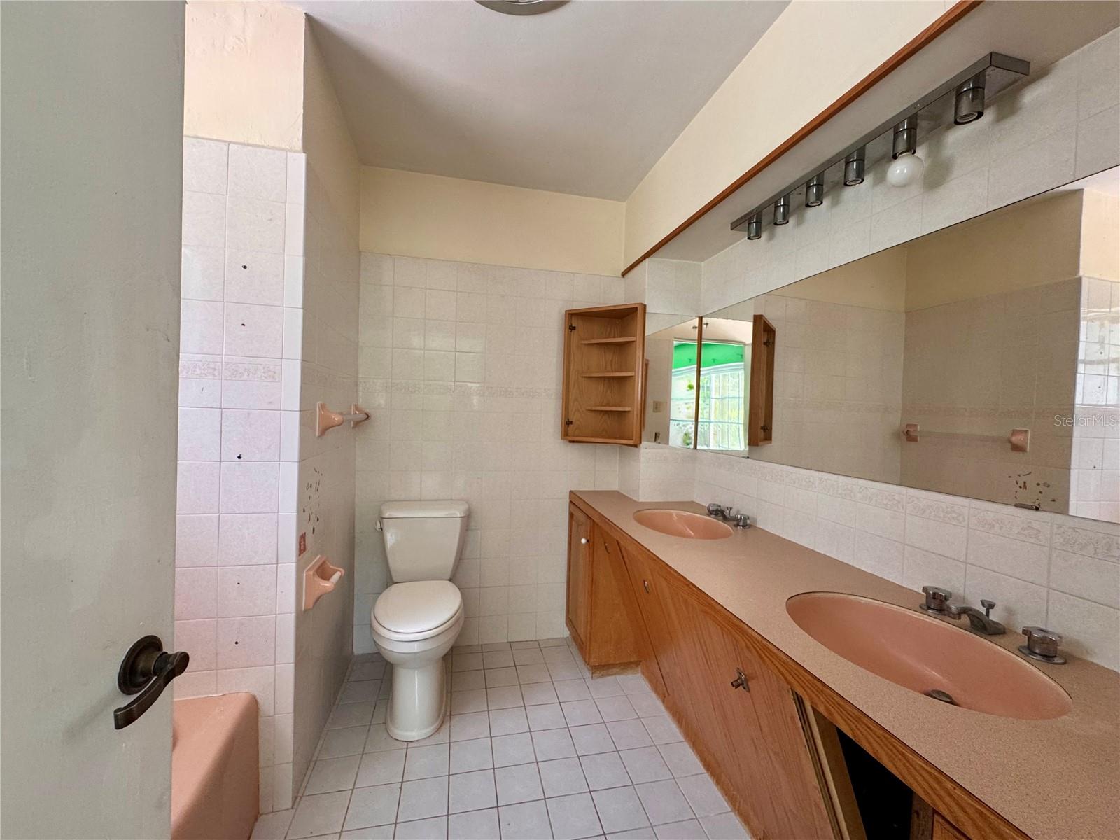 Image 38 of 70 For 5627 Oakland Drive