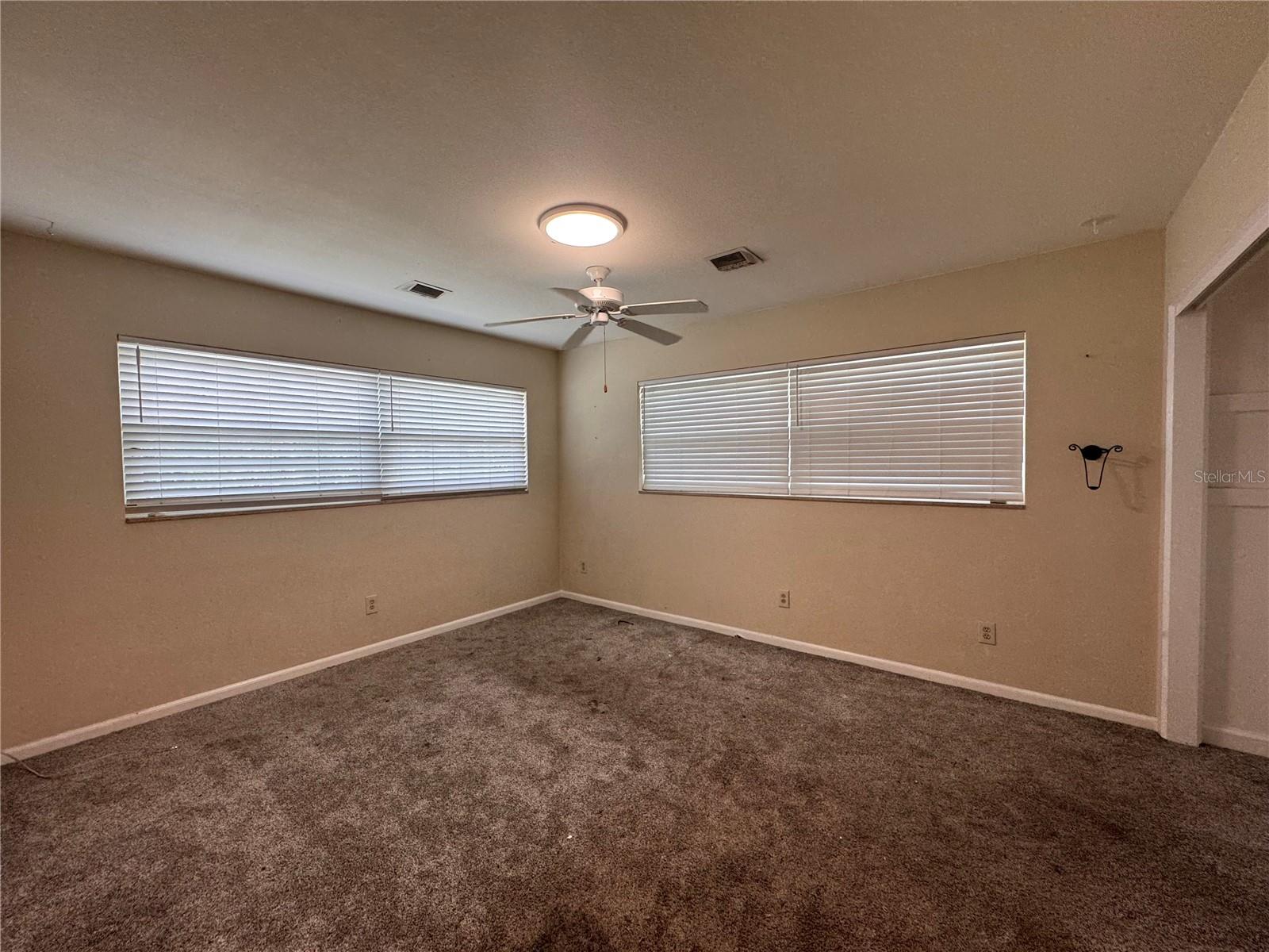 Image 47 of 70 For 5627 Oakland Drive