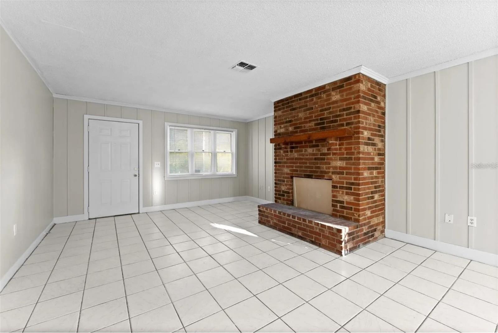 Image 2 of 11 For 4418 Highland Lane