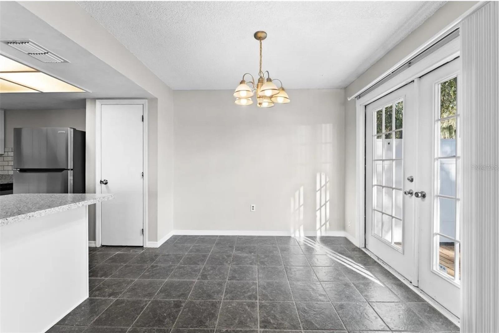 Image 4 of 13 For 4416 Highland Lane