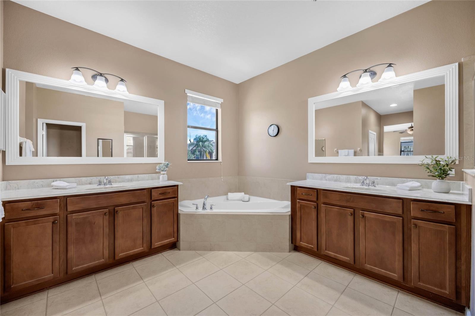 Image 19 of 46 For 2717 Eagle Cliff Drive