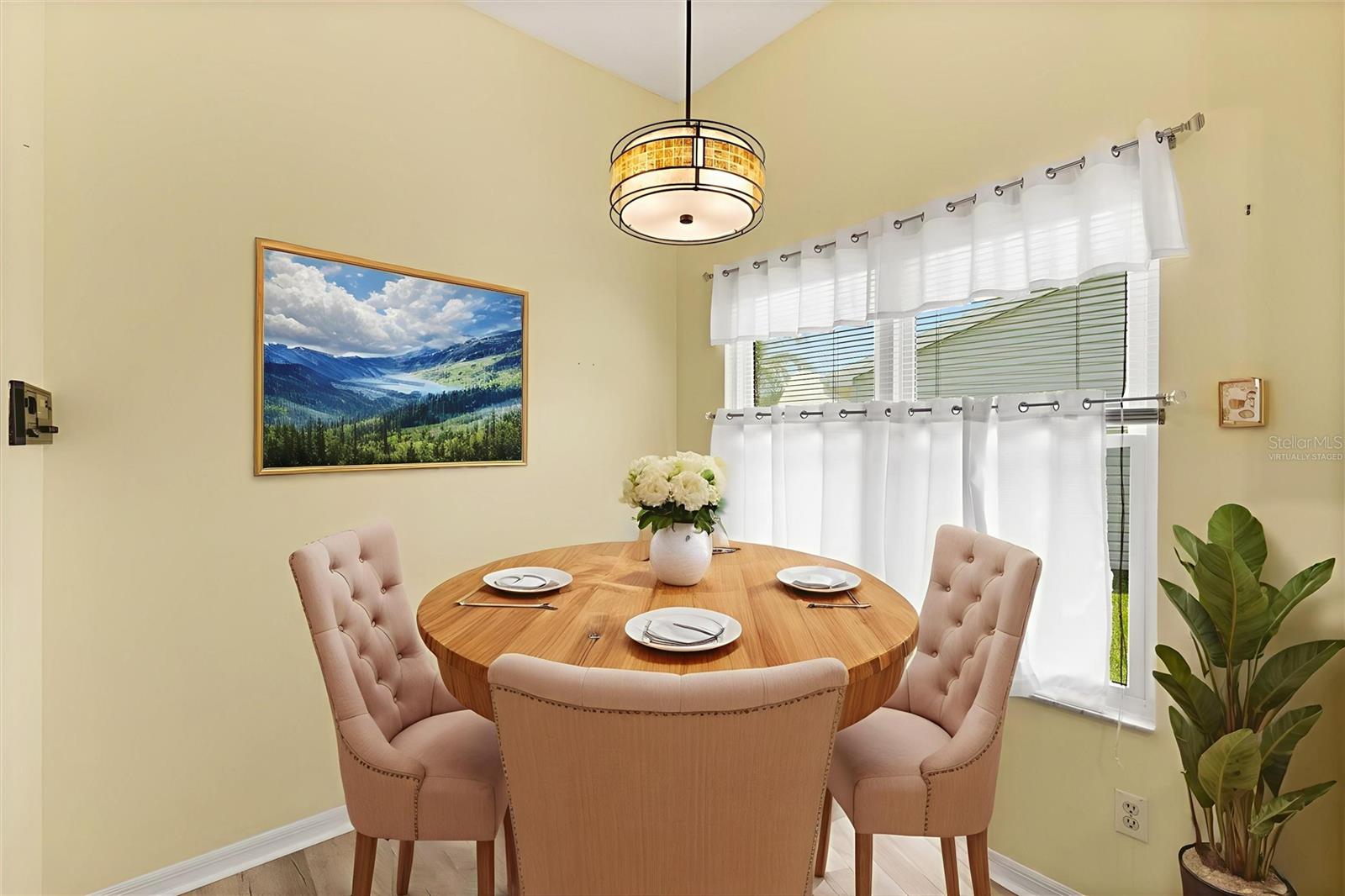 Image 6 of 17 For 956 Chula Court