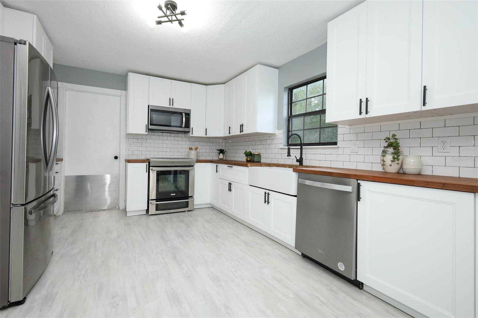Image 12 of 47 For 2304 Harding Circle