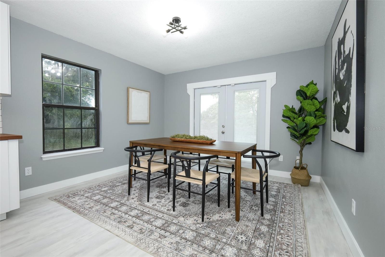Image 15 of 47 For 2304 Harding Circle