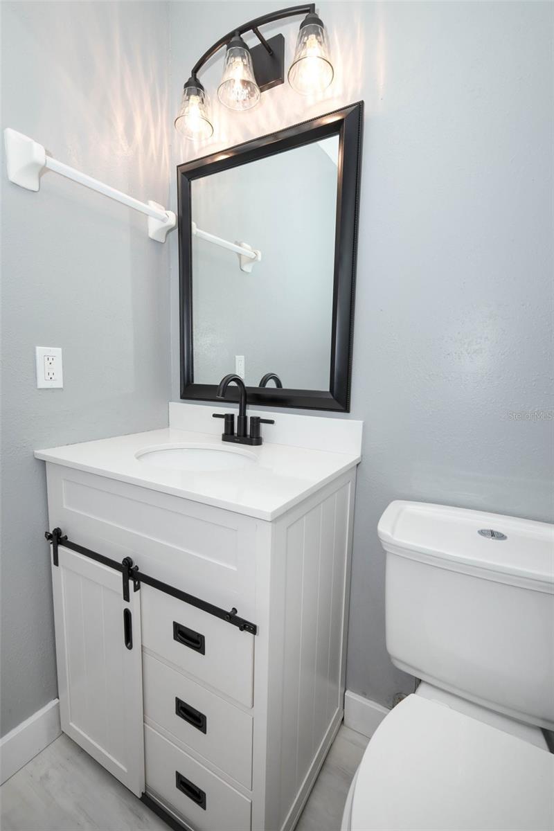 Image 17 of 47 For 2304 Harding Circle