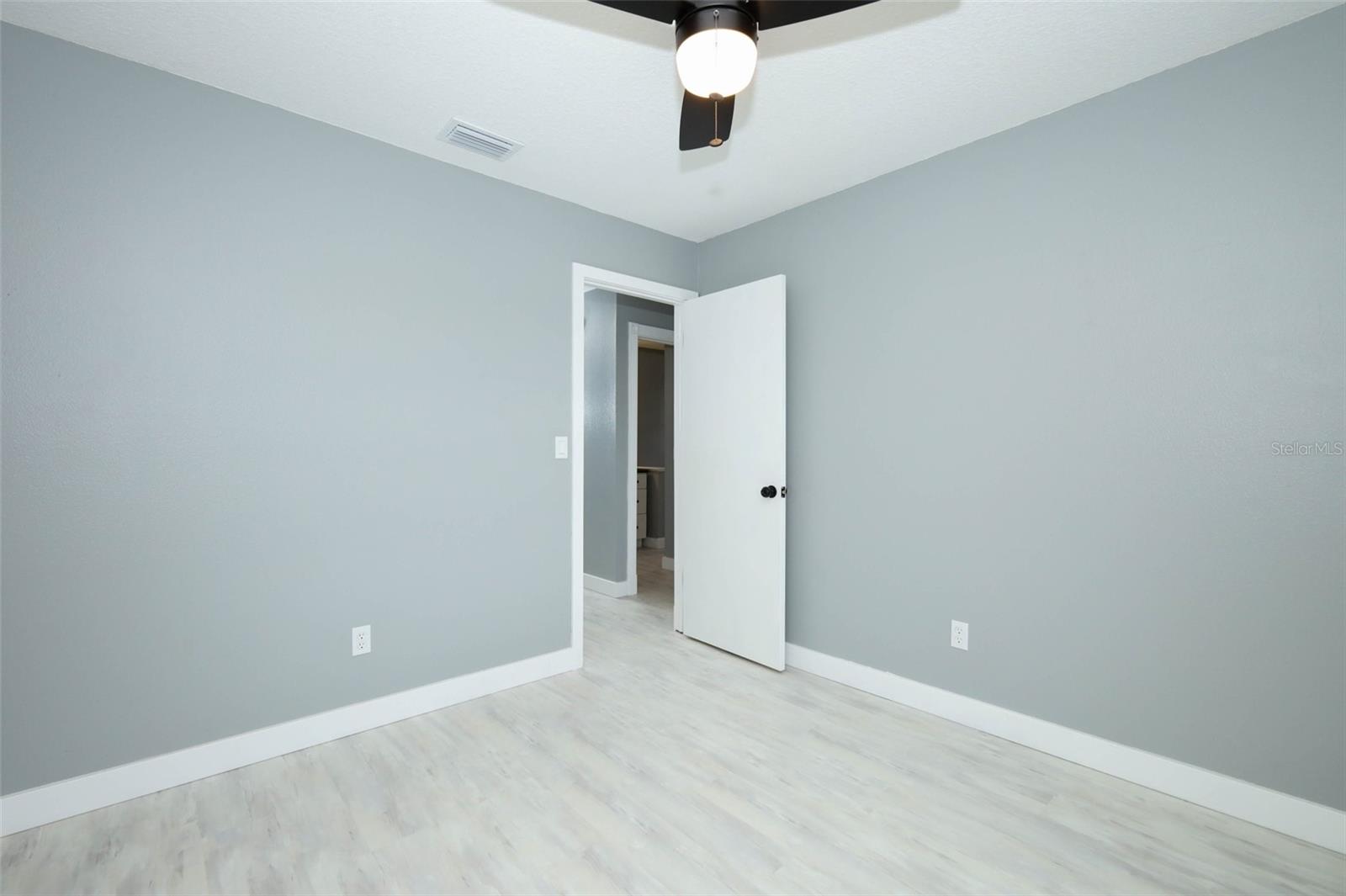 Image 31 of 47 For 2304 Harding Circle