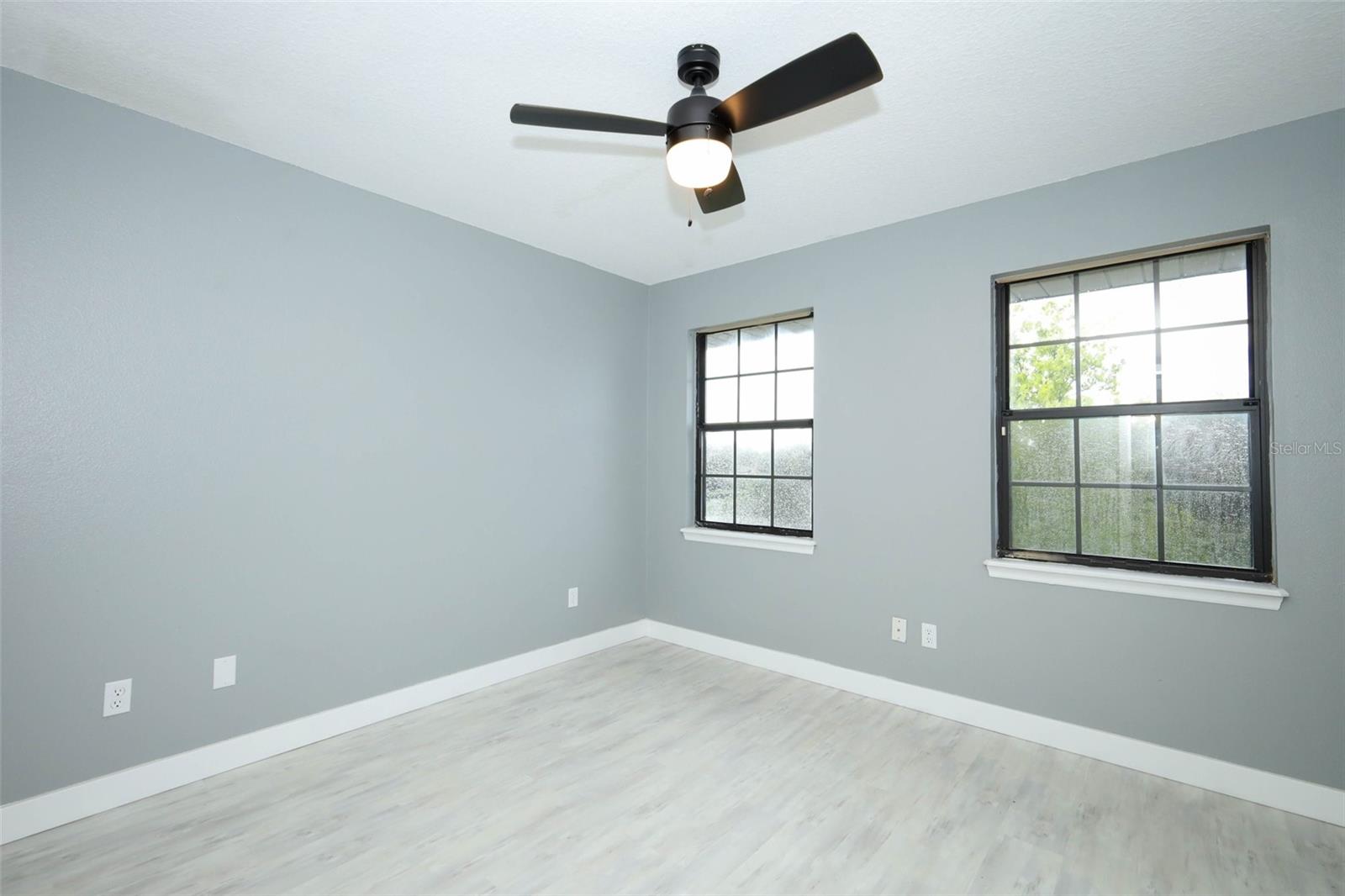 Image 32 of 47 For 2304 Harding Circle