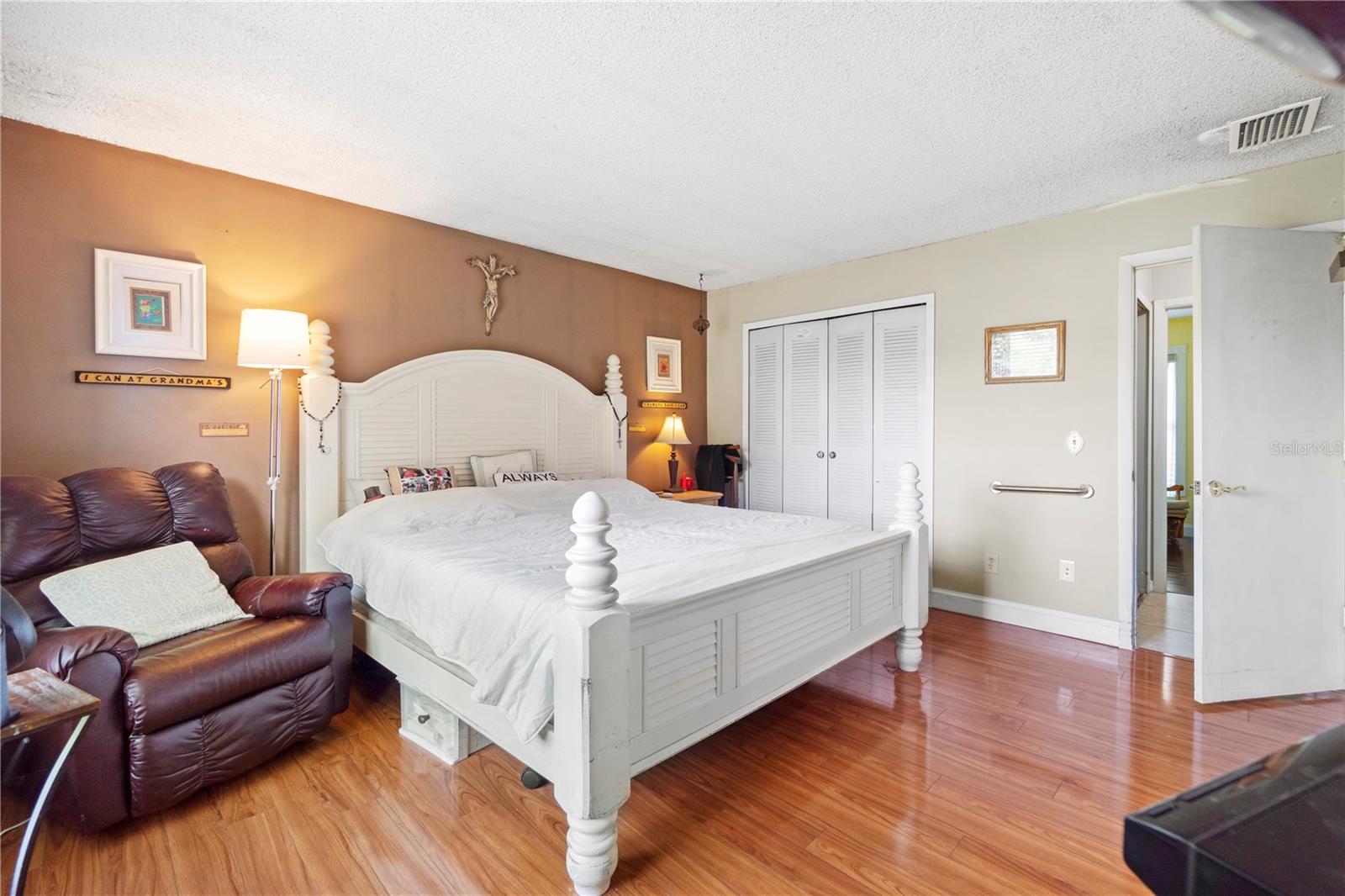 Image 18 of 35 For 7022 Talbot Drive