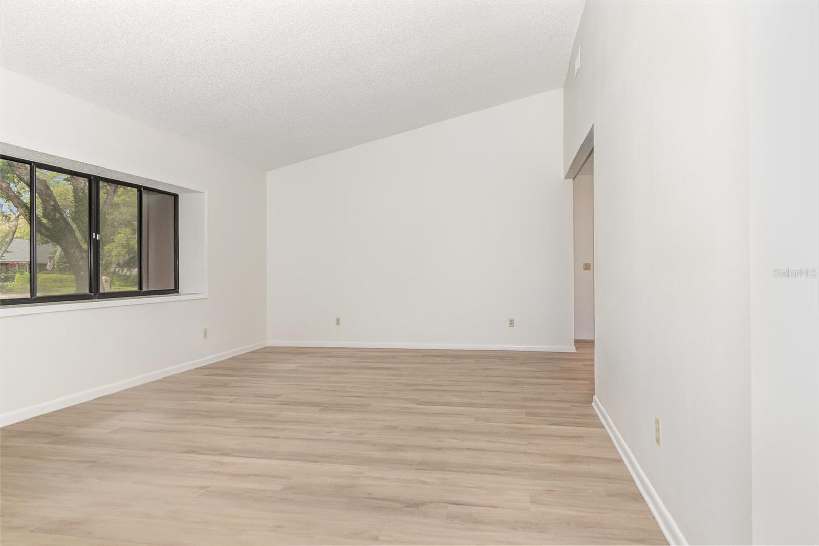 Image 8 of 31 For 1424 Mt Laurel Drive