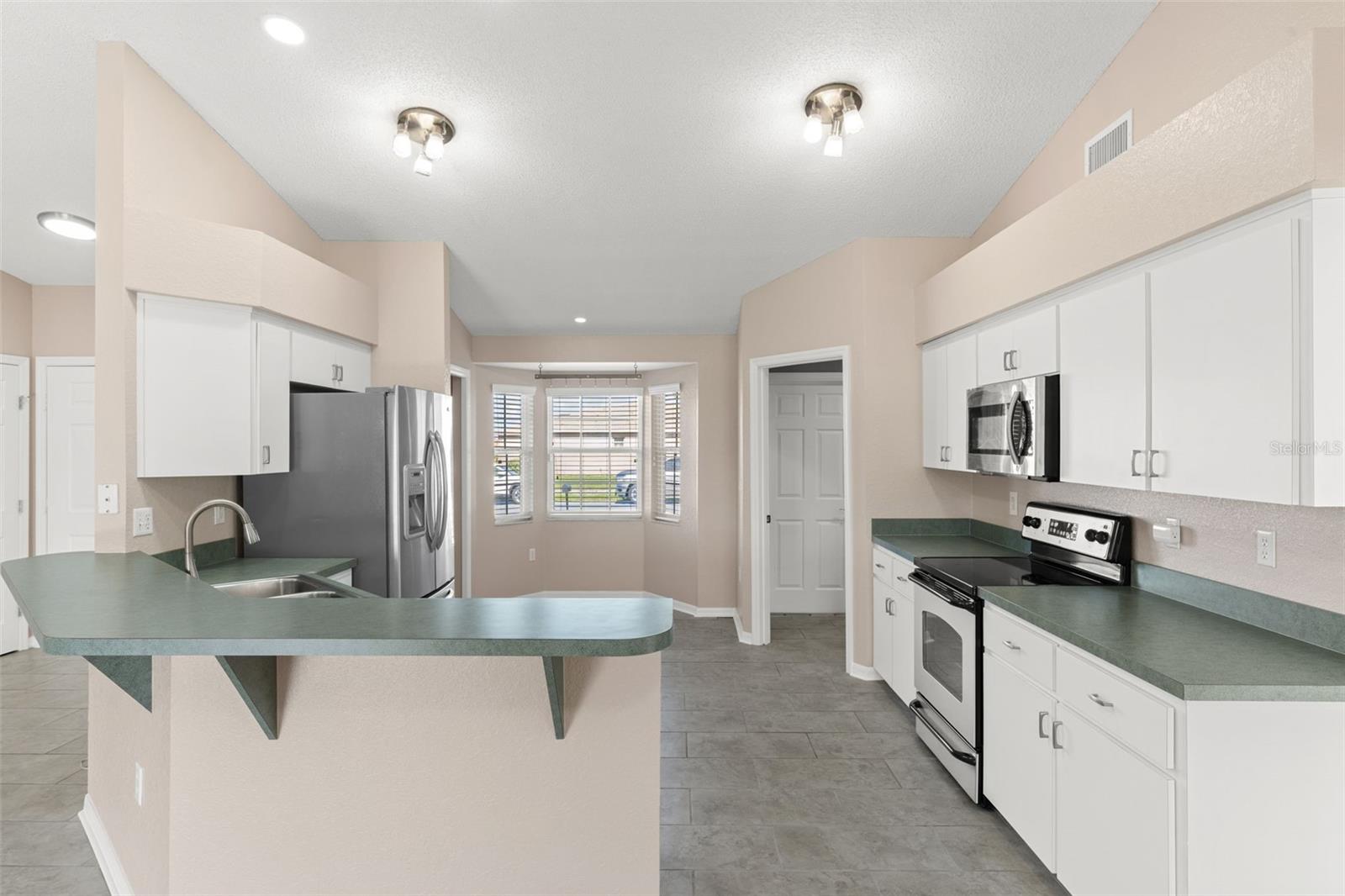 Image 11 of 35 For 906 Highland Crest Circle