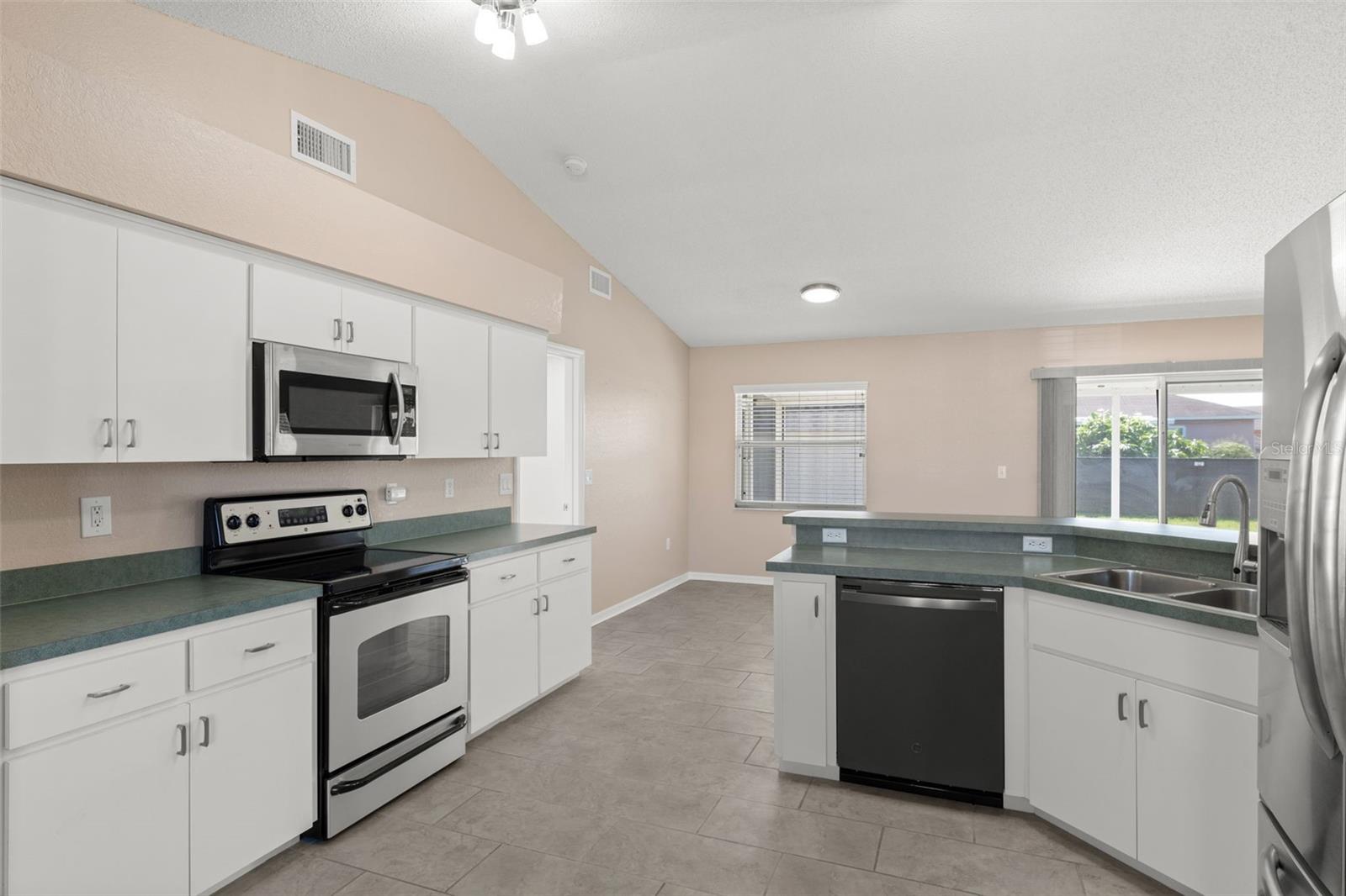 Image 12 of 35 For 906 Highland Crest Circle