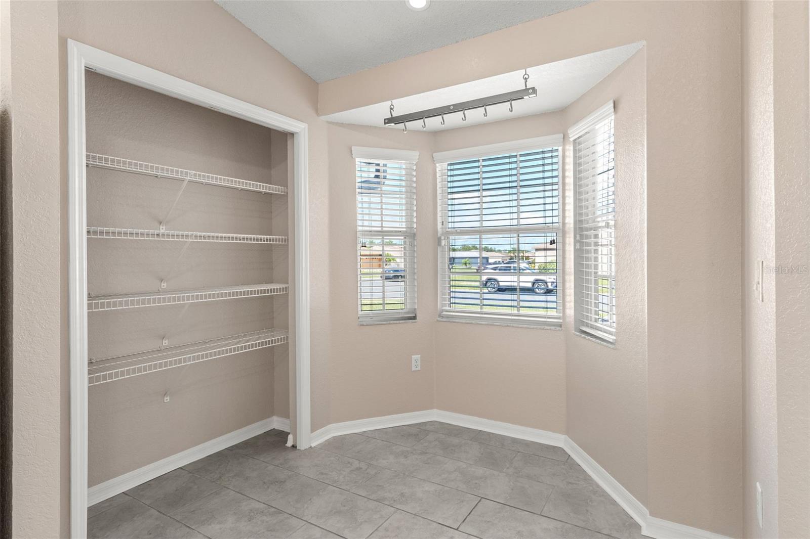 Image 14 of 35 For 906 Highland Crest Circle