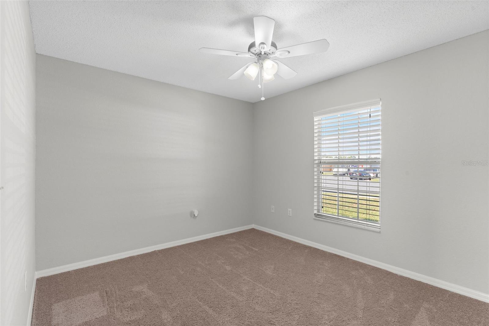 Image 22 of 35 For 906 Highland Crest Circle